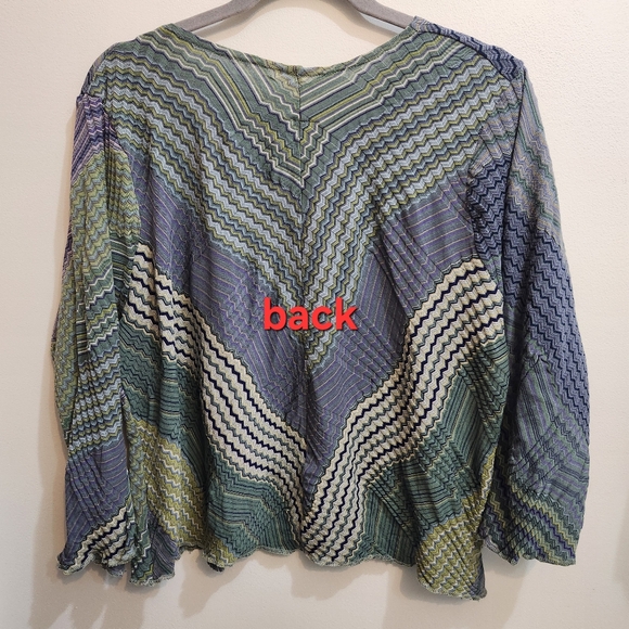 ONA New York Tokyo Textured Abstract V-Neck Top Size Small Made in U.S.A. - Picture 3 of 10